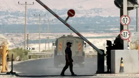 A Pair of Victims Gunned Down in Attack Close to Jordan-West Bank Passage, Israel's Defense Forces Confirms