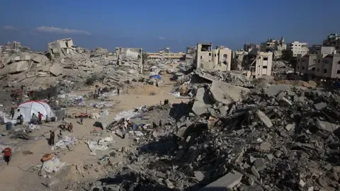 Military Armored Vehicles Advance into Major Gazan Civilian Area