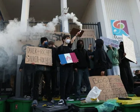New French PM Faces Mounting Scrutiny as Countrywide Strikes Paralyze Schools and Transport