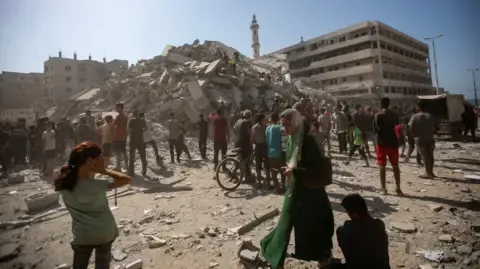 Intensified Aerial Assault Unfolds in the Gaza Strip