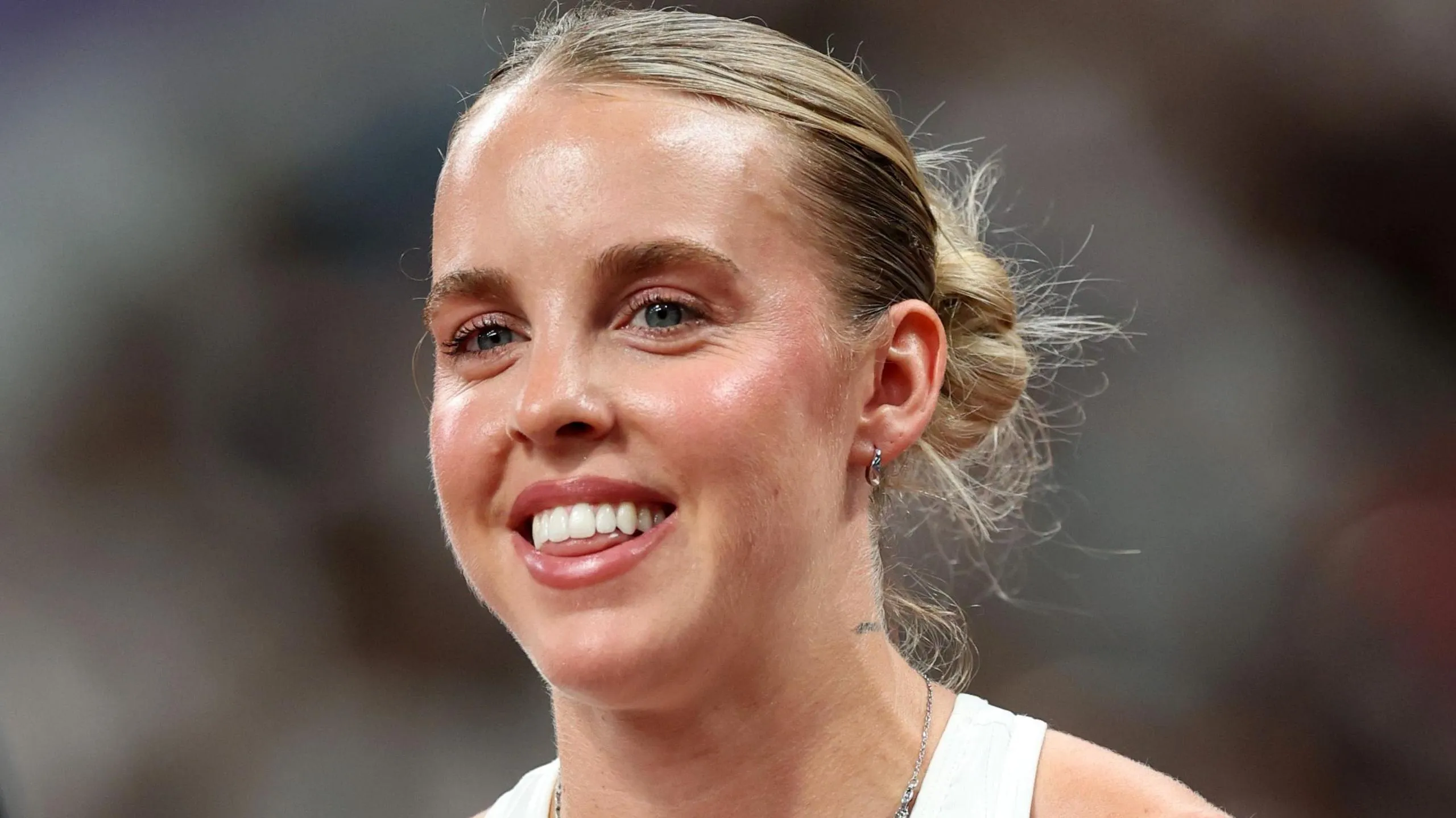 The British star Kicks off World Title Campaign with Winning Start