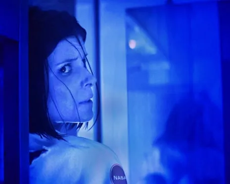 This Sci-Fi Thriller Review: Tense Moments and Mysterious Phenomena in a Luxury Setting